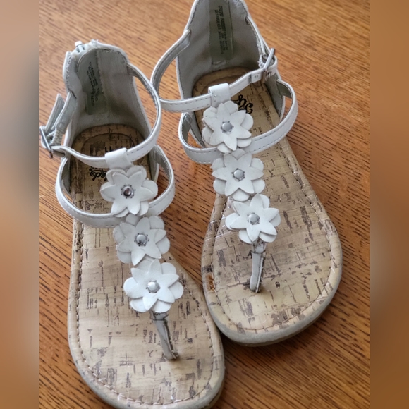 Faded Glory Flower Strappy Sandals - Picture 4 of 4